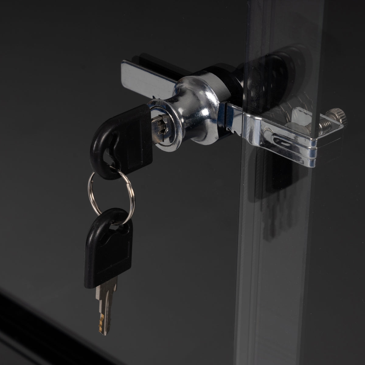 White HabiStat ProVC 60x60x60cm PVC vivarium sliding-door lock and keys detail